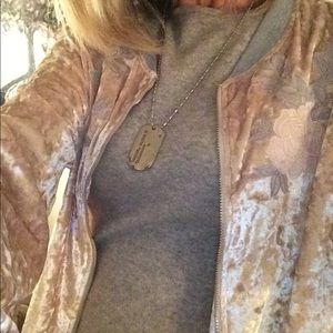 🎄Kirkland cashmere sleeveless sweater