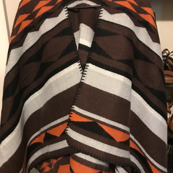 Fall blanket cape. - Picture 2 of 2