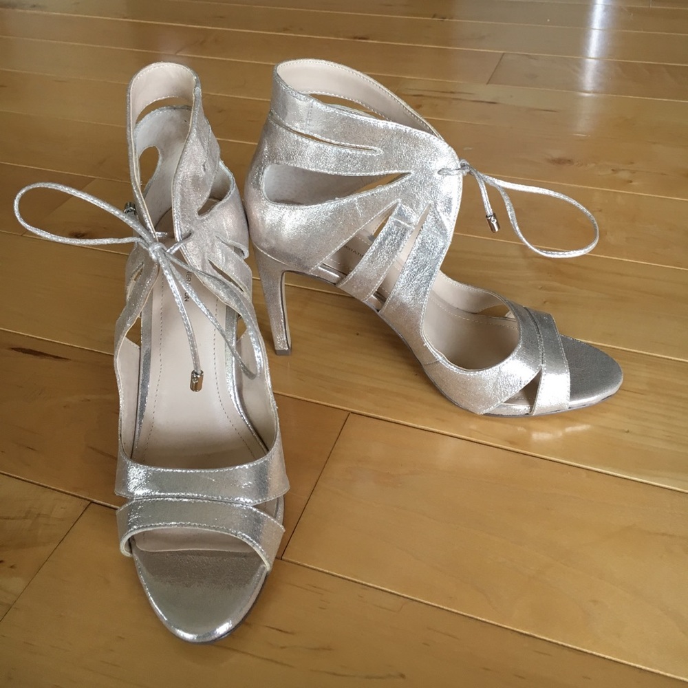 NWOT BCBGeneration gold metallic heels