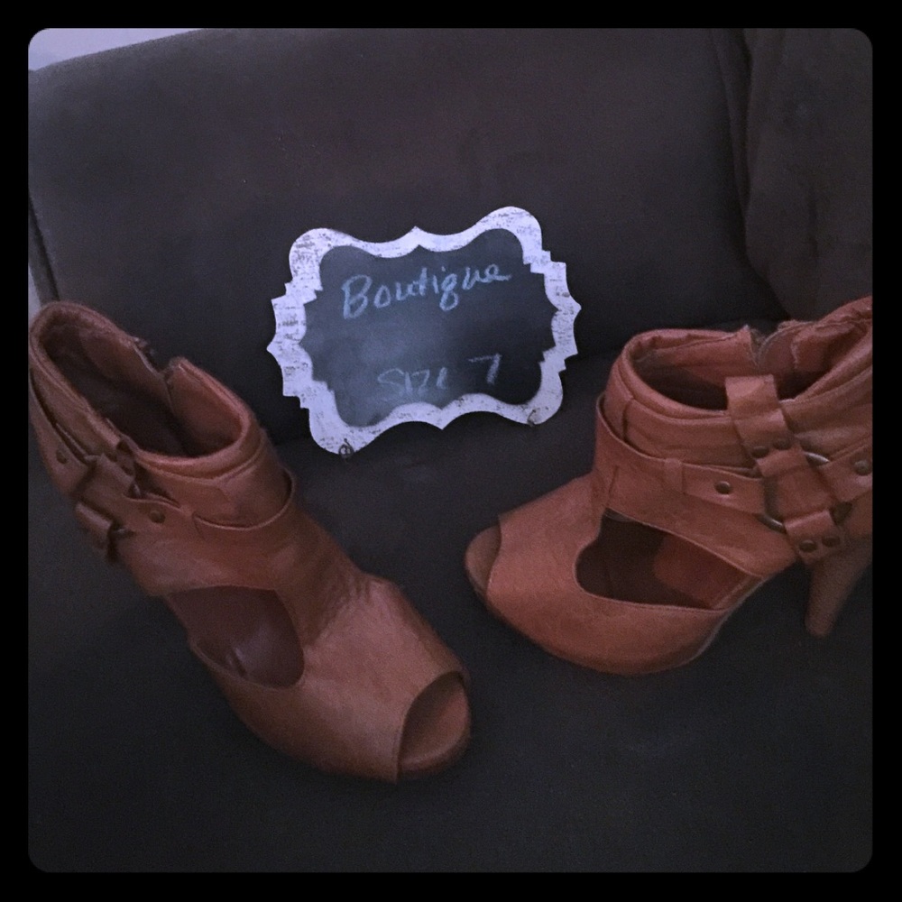 Cute ankle peep toe.