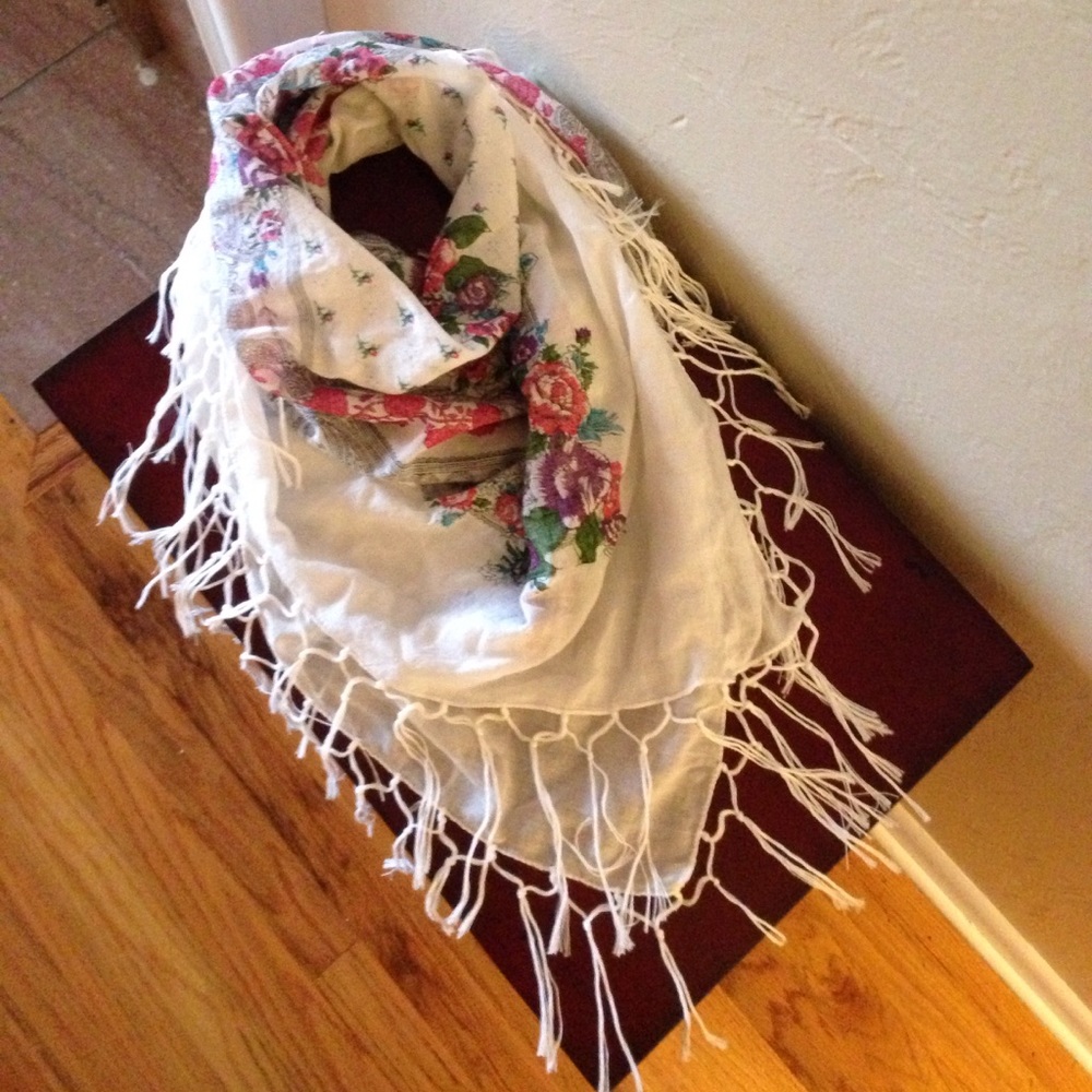 Lightweight Fringe and Flower Scarf 💕