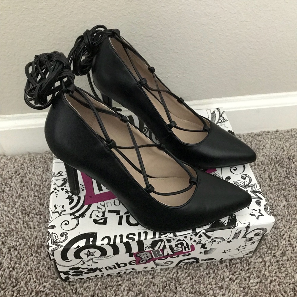 Lace up pumps