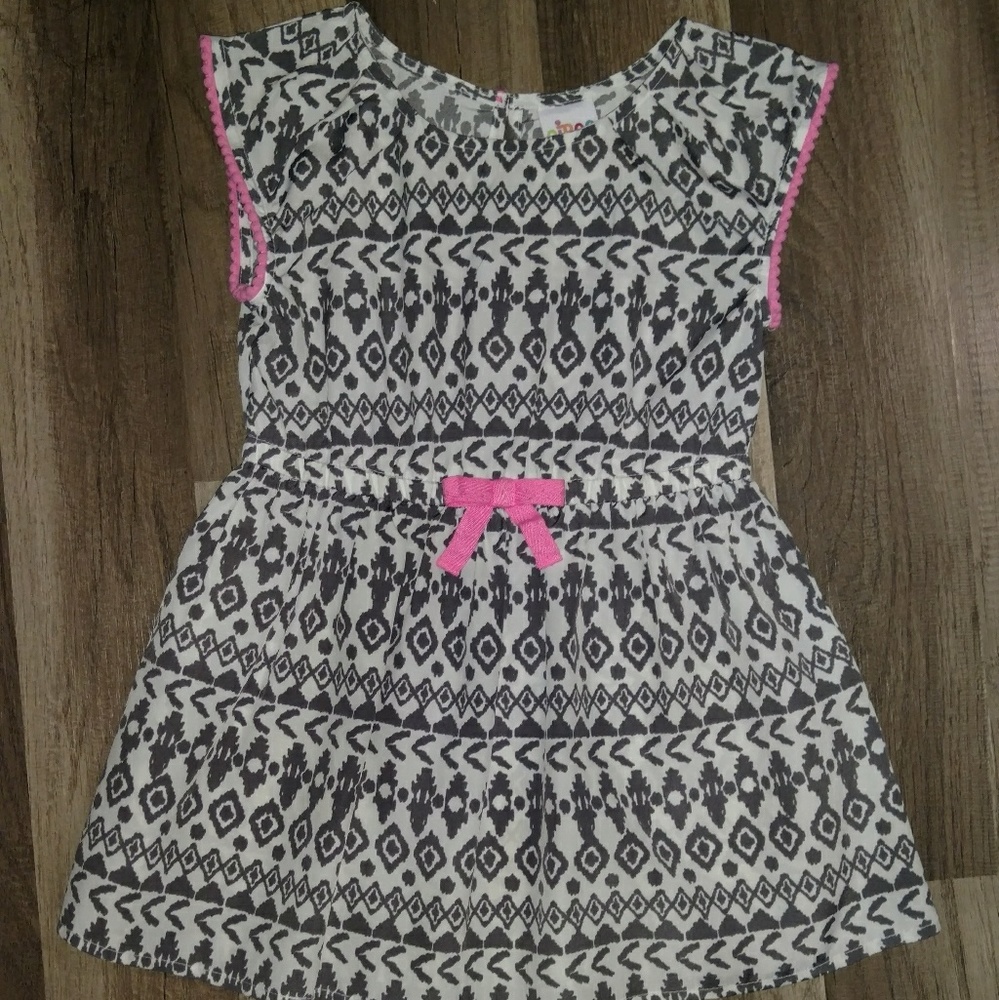 Cute girls dress size 3T, like new