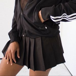 American Apparel Black Pleated Skirt Size Small