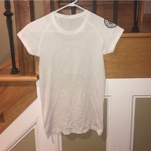 Lululemon tshirt