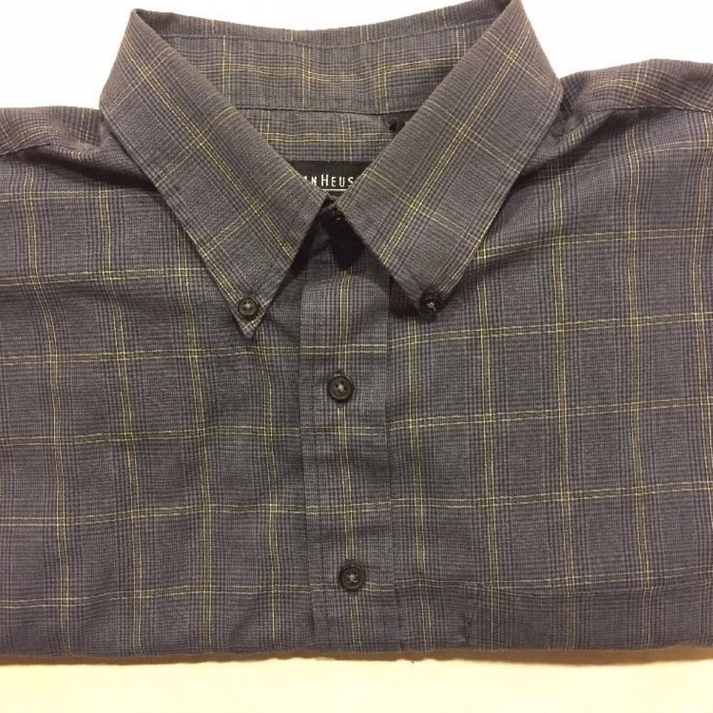 Van Heusen Mens Size L Button-Down Shirt