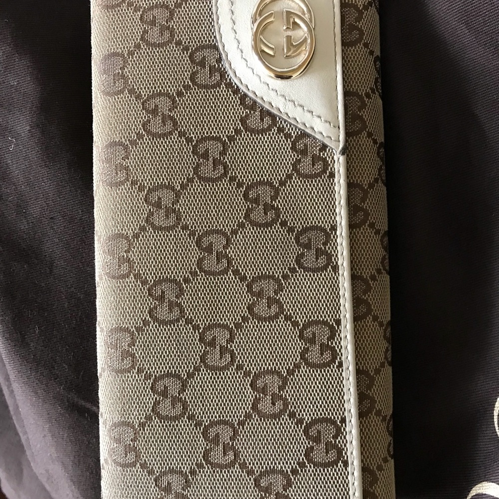 100% Authentic Gucci monogram wallet