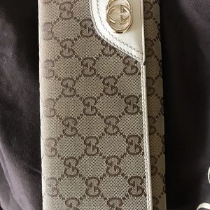 100% Authentic Gucci monogram wallet