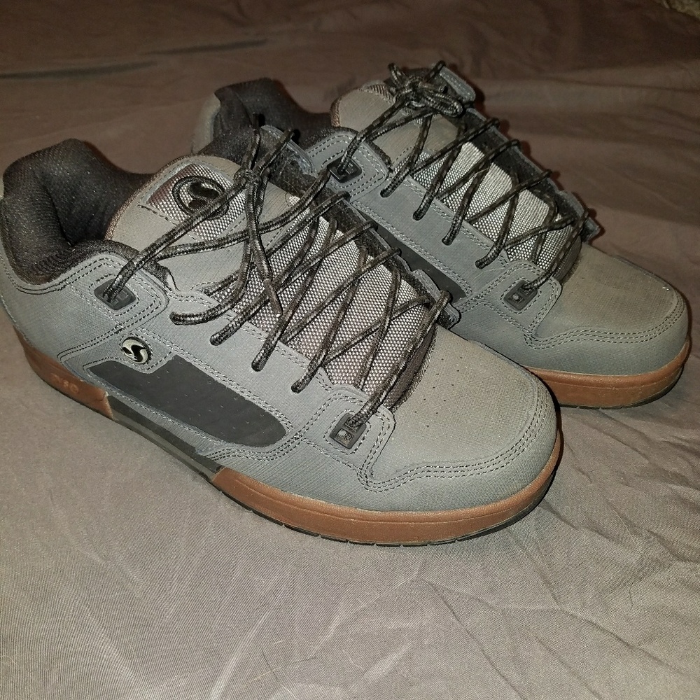 DVS militia skater shoes