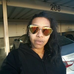 Meet your Posher, Arlette