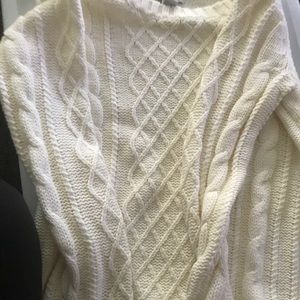 Perfect comfy cable knit sweater size small NWOT