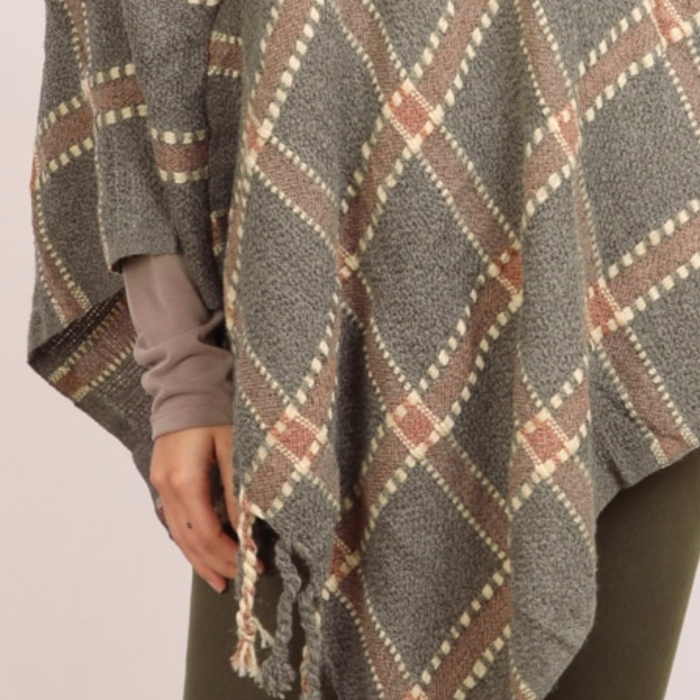 Gray Plaid Knit Poncho - Picture 4 of 6