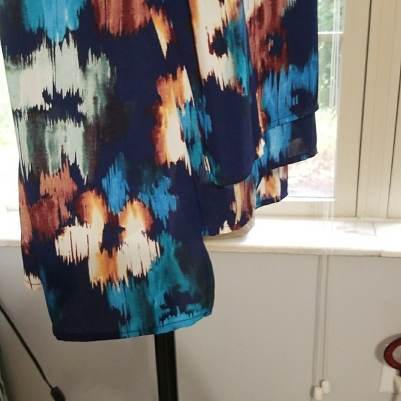 SOLD AT GARAGE SALE hi-low flowy sleeveless blouse - Picture 5 of 8