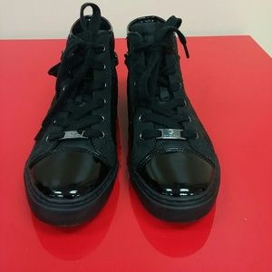 By guess blk multi fabric size 6.5