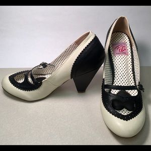 4" Pin-up Heels NWOT
