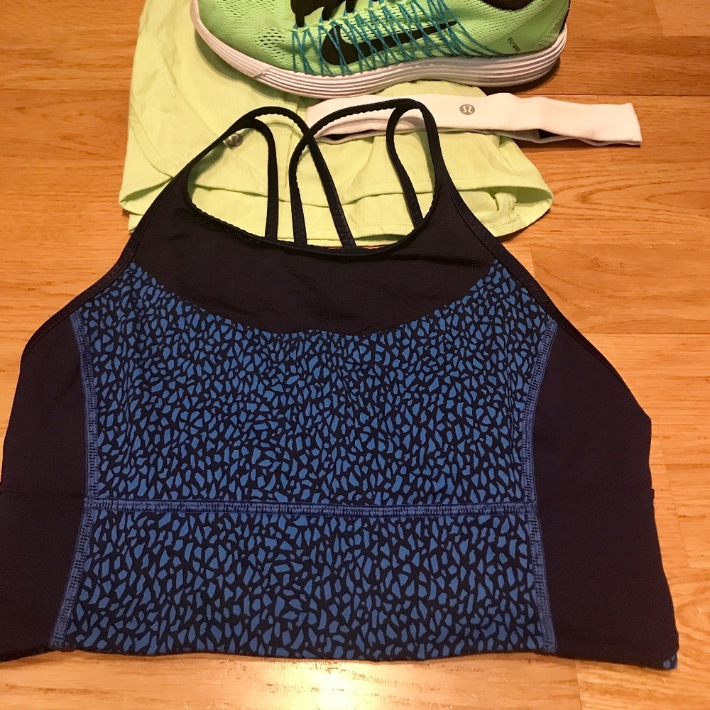 Lululemon crop/sports bra