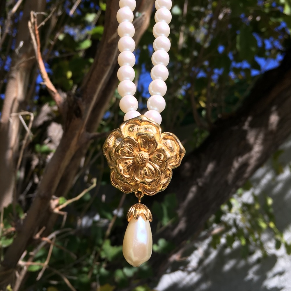 Pearl Flower Necklace