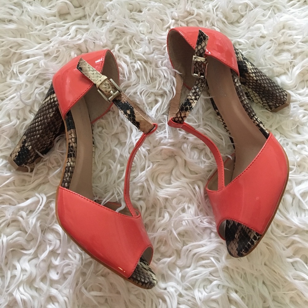 Heels with snake print