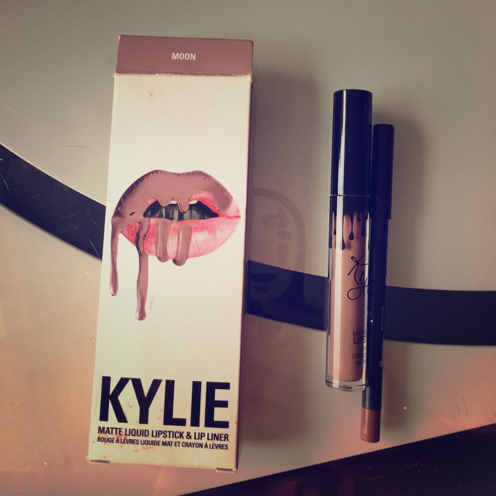 Kylie Cosmetics lip kit in Moon