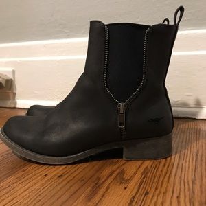 Women’s black booties
