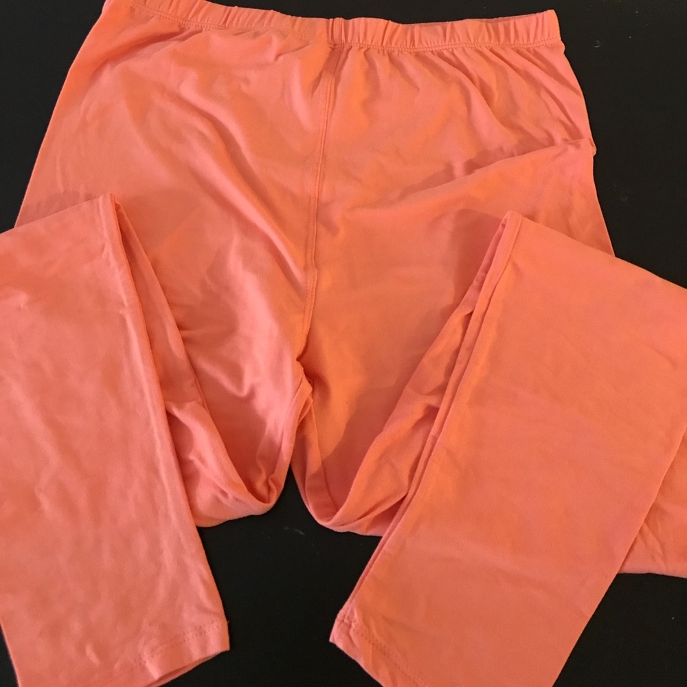 Peach colored solid Lularoe leggings T/C