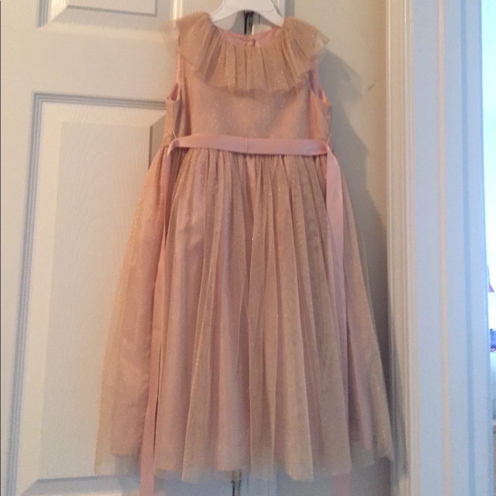 This dress is so sweet and timeless!