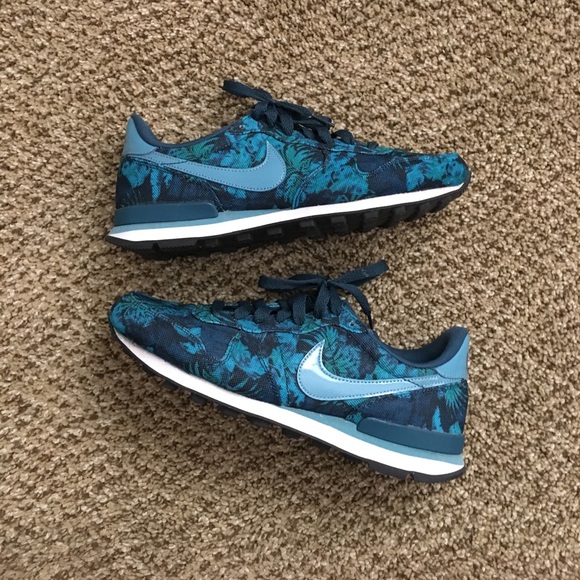 Nike Shoes - Nike internationalist GPX “tropical pack”