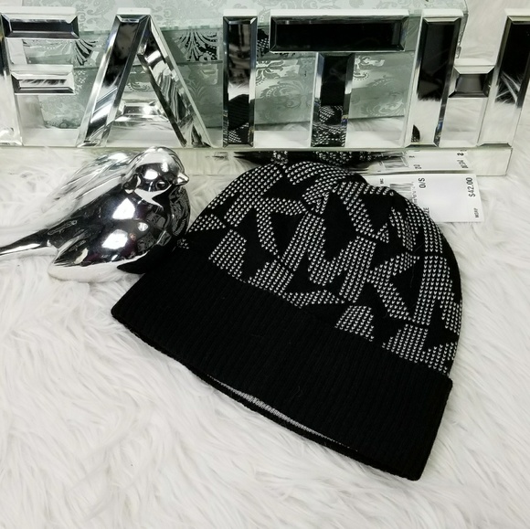 Michael Kors Accessories - 🔴LAST 1🔴 MICHAEL KORS BEANIE/HAT BLACK&WHITE