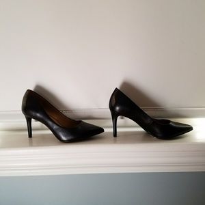 Classic black pump