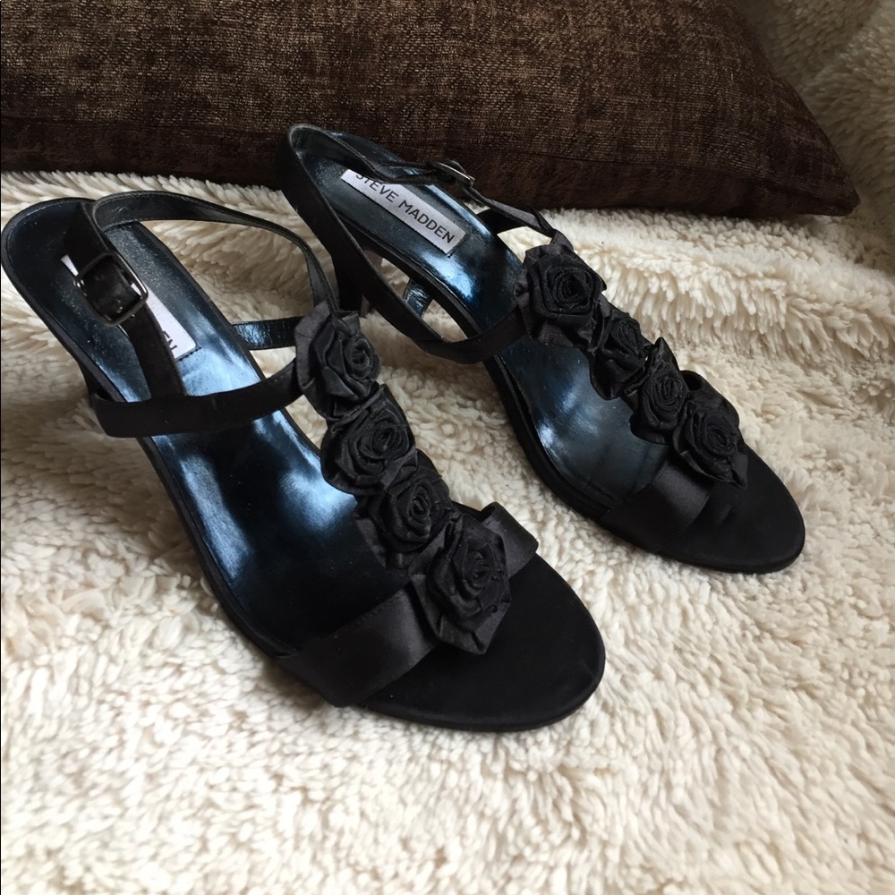 STEVE MADDEN Black Rose Strap Dress Heels (Low)