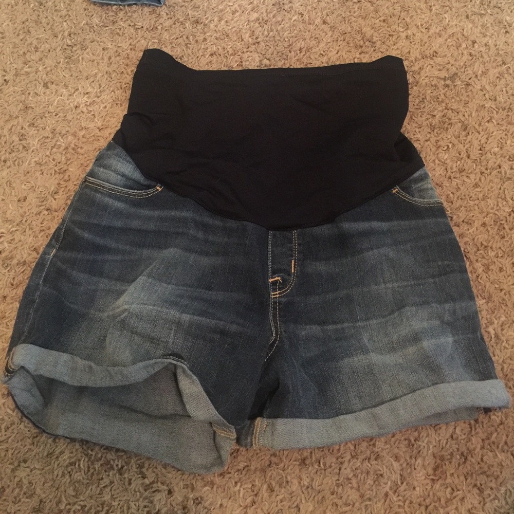 Maternity shorts
