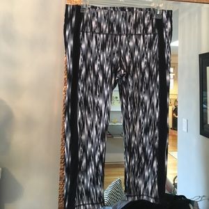 Gap work out capris size M 🔴