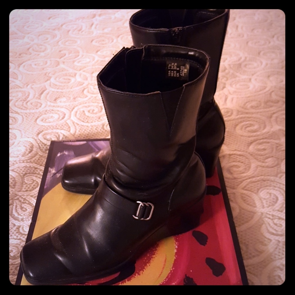Predictions wedge boots