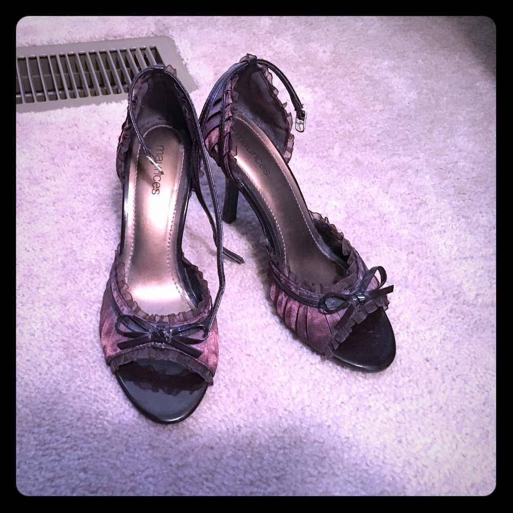 Adorable heels!! Worn once!!