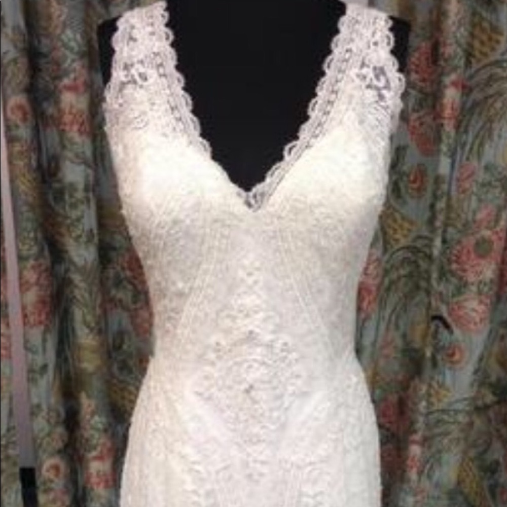 San Patrick Wedding Dress - Picture 1 of 7