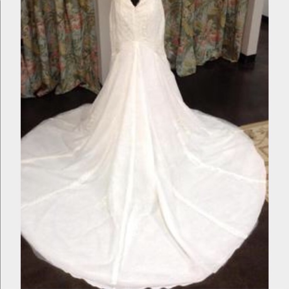 San Patrick Wedding Dress - Picture 3 of 7