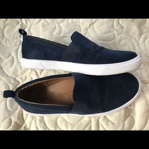 NWOT Comfortable and cute slip on sneakers 👟