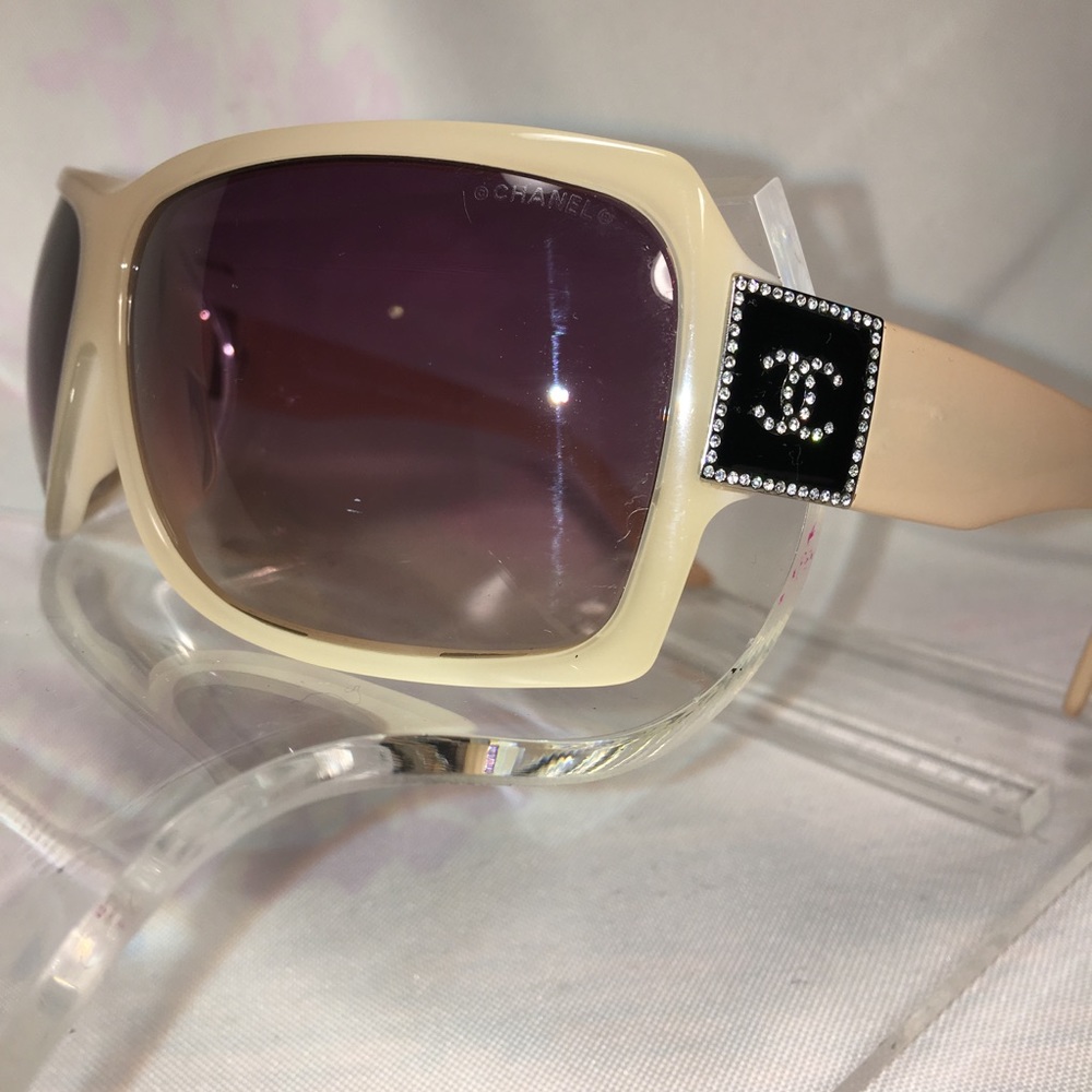 Chanel sunglasses Authentic 100% 5081 B
