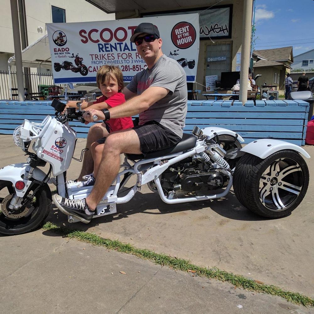 Meet your Posher, Dustin