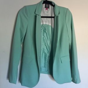 Gorgeous Vince Camuto mint blazer