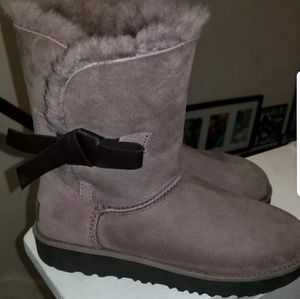 100% AUTHENTIC Uggs women's 5.5
