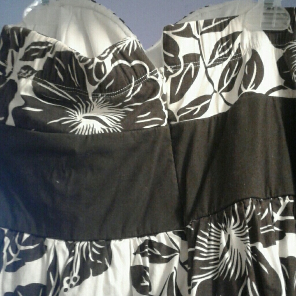 Dress - Picture 2 of 2