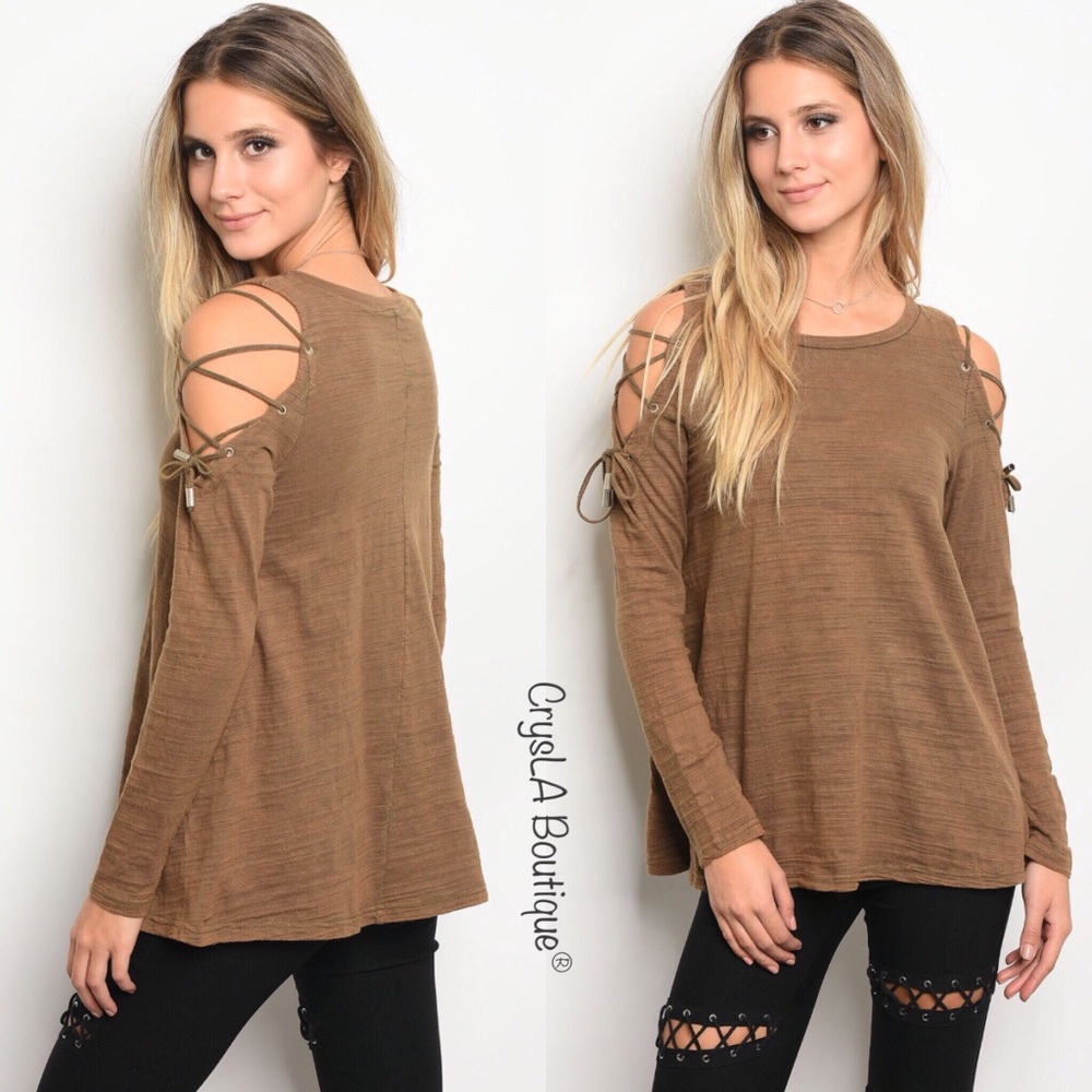 🎉SALE🎉✨Lace up Cold Shoulder Top✨
