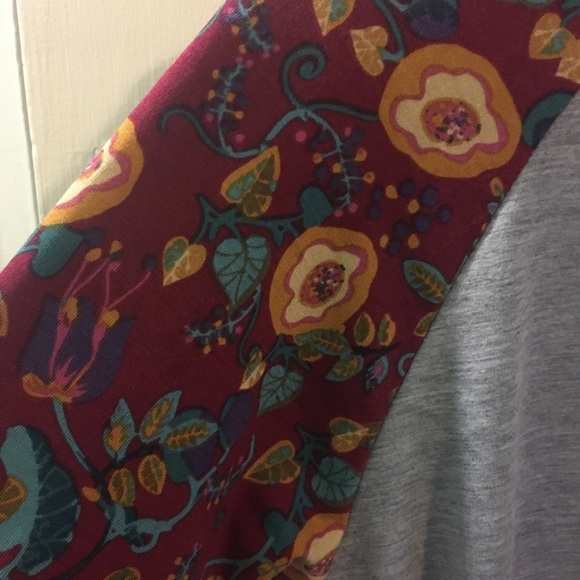 BNWT Small LuLaRoe Randy Shirt - Picture 2 of 3