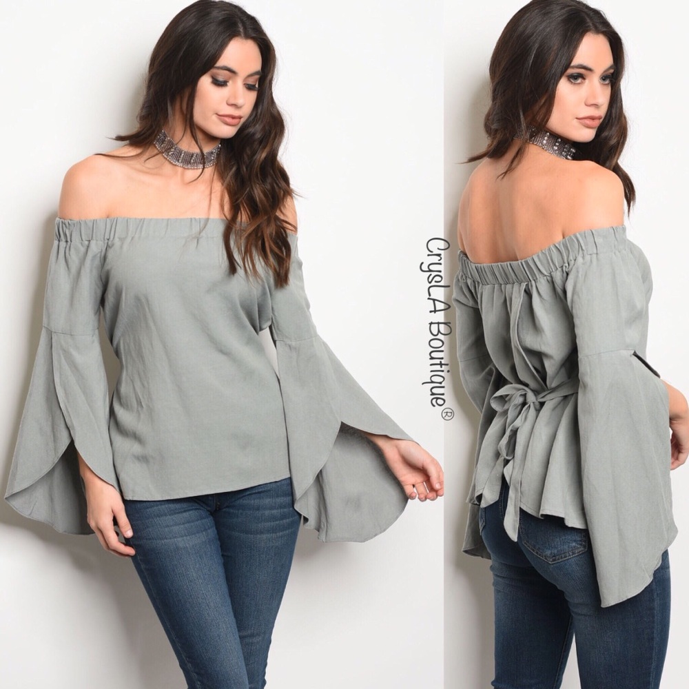 🎉SALE🎉✨Off the Shoulder Bell Sleeve Top✨