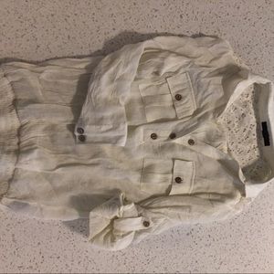 WHITE TOP WITH LACE ACCENT