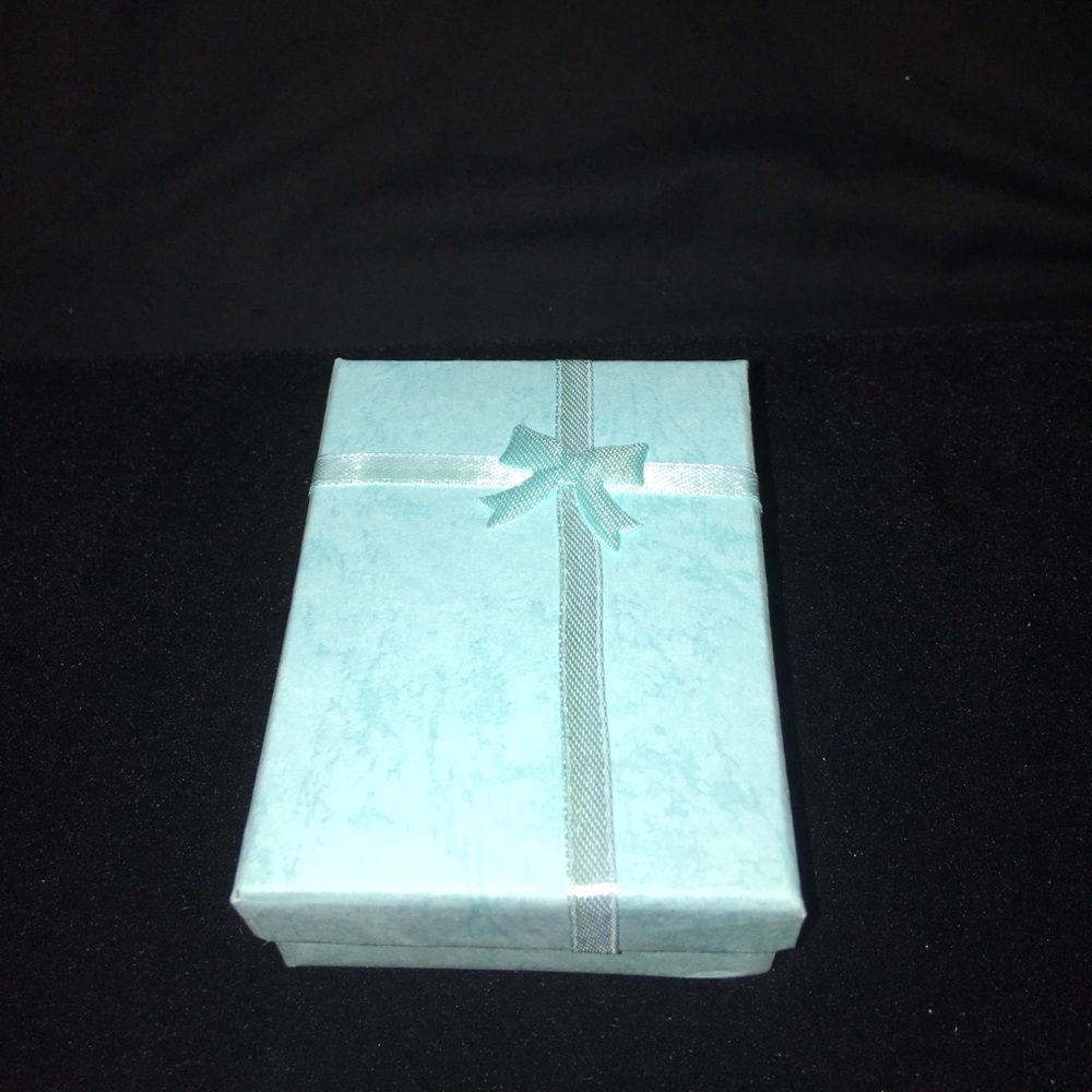 New Glass Necklace and Earring Set in Gift Box - Picture 3 of 5