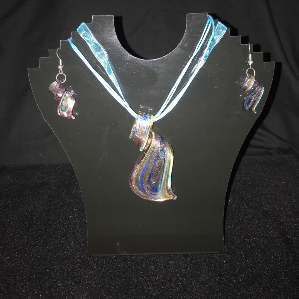New Glass Necklace and Earring Set in Gift Box - Picture 2 of 5