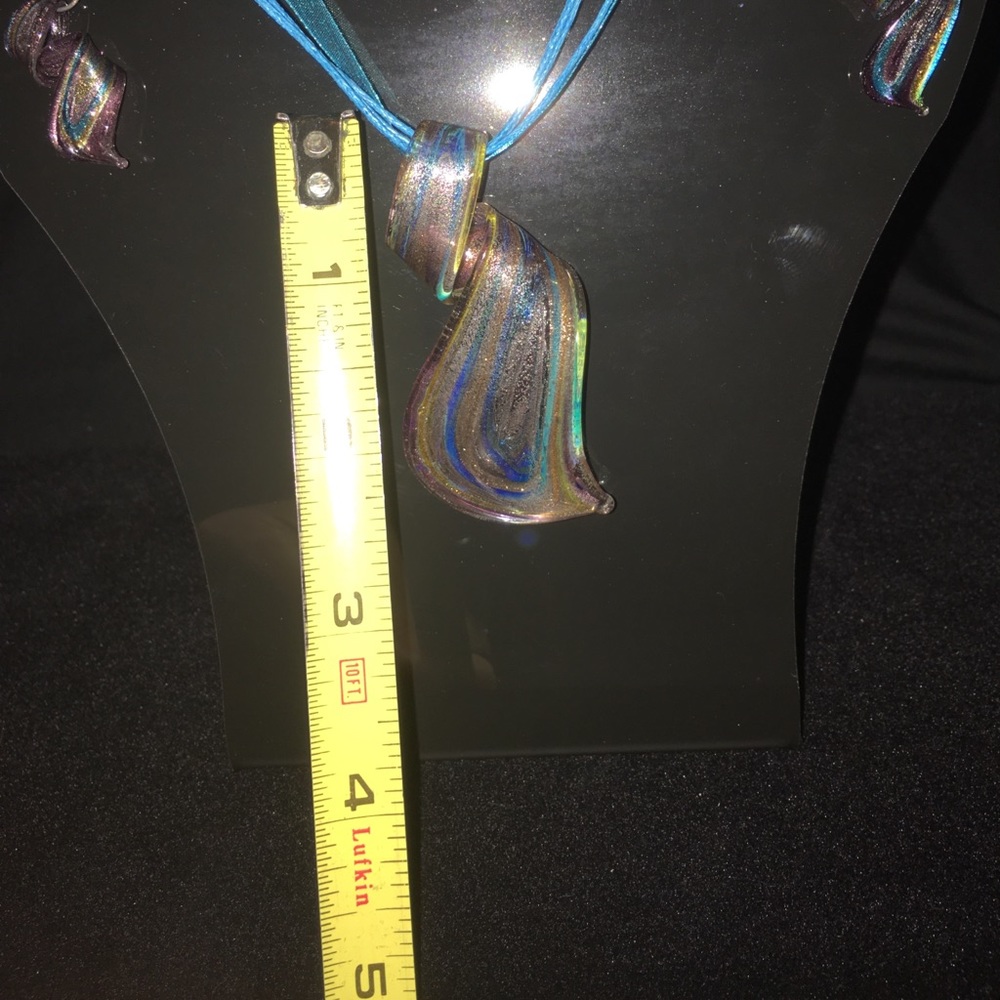 New Glass Necklace and Earring Set in Gift Box - Picture 4 of 5