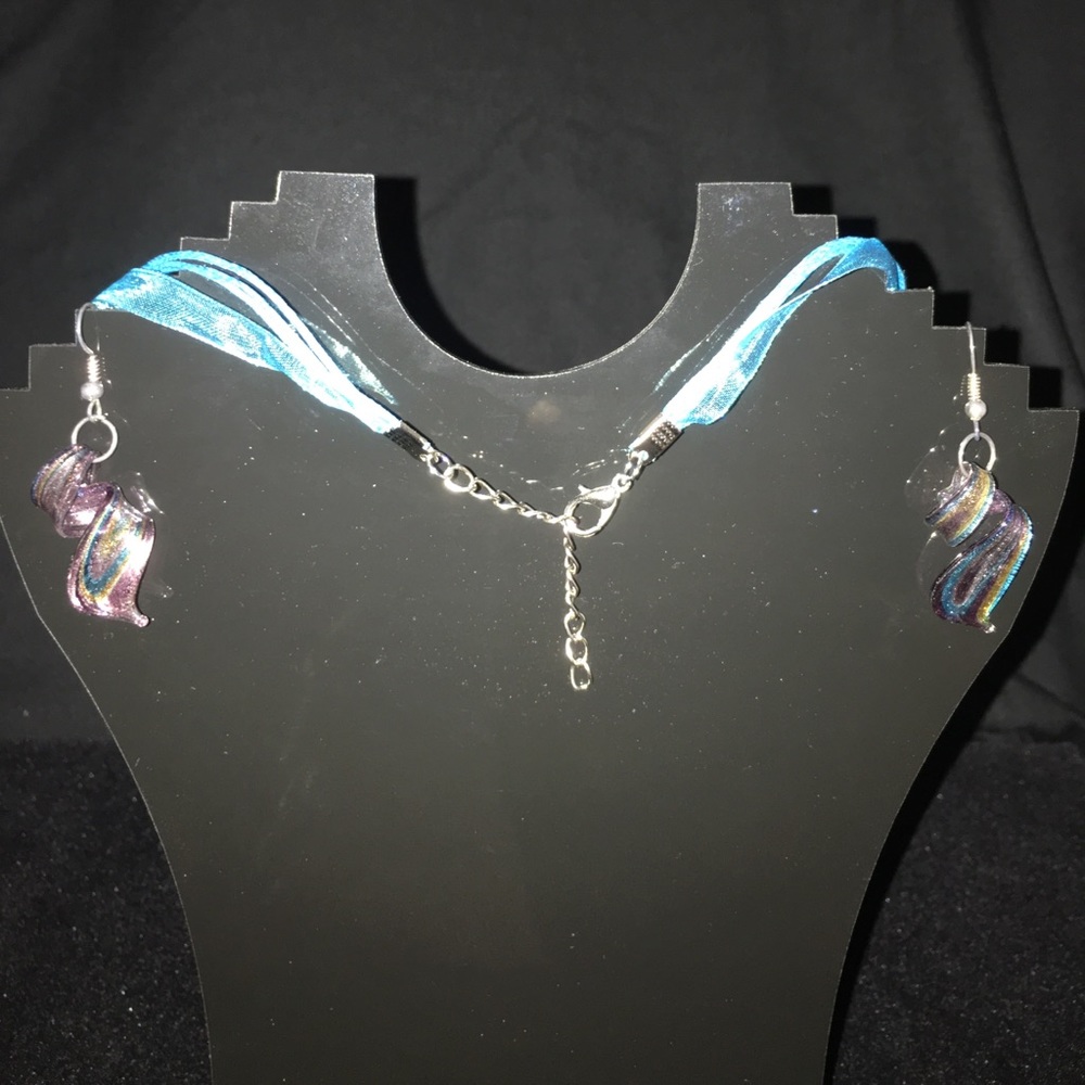 New Glass Necklace and Earring Set in Gift Box - Picture 5 of 5